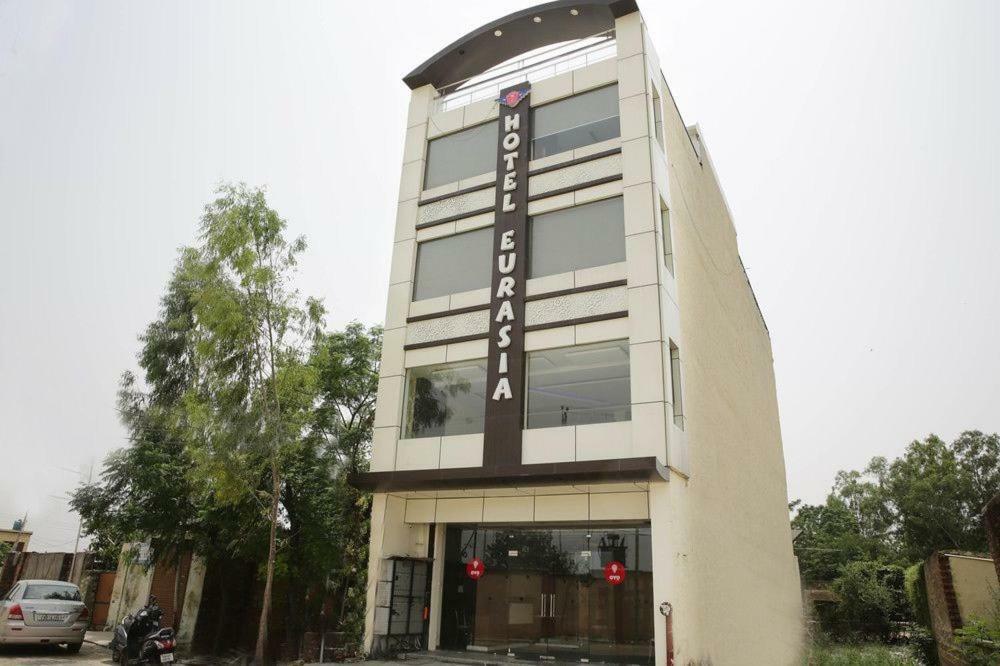 Hotel EurasiaZirakpur エクステリア 写真