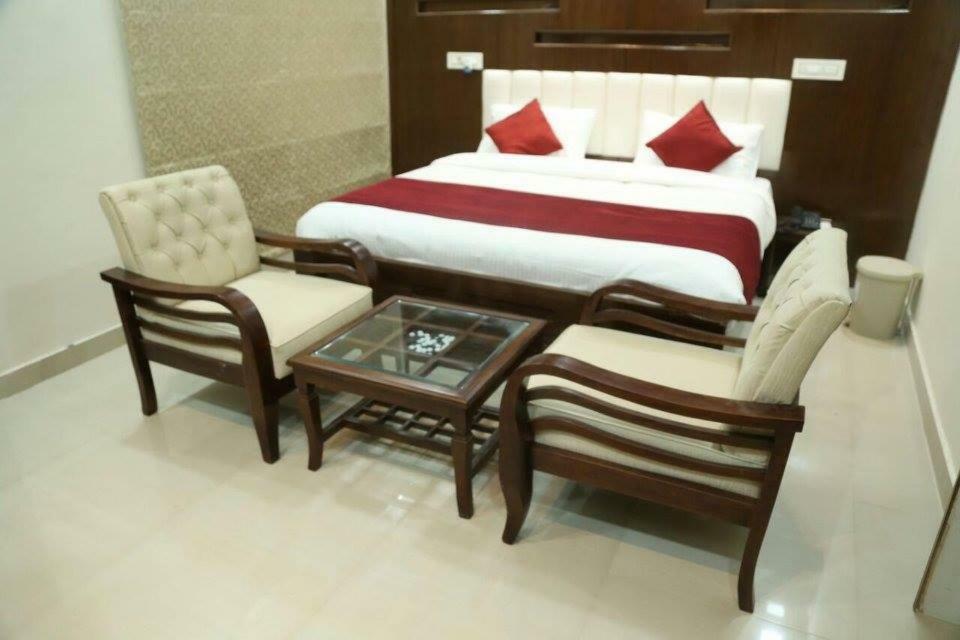 Hotel EurasiaZirakpur エクステリア 写真
